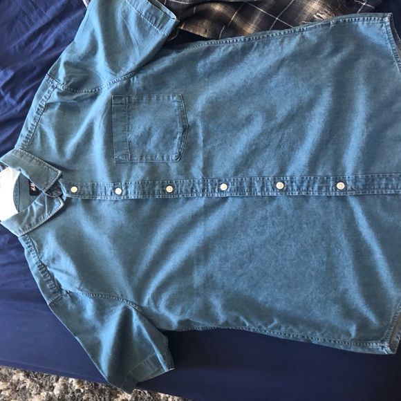 H&M shirt/ flannel , size medium and never worn - Picture 2 of 6